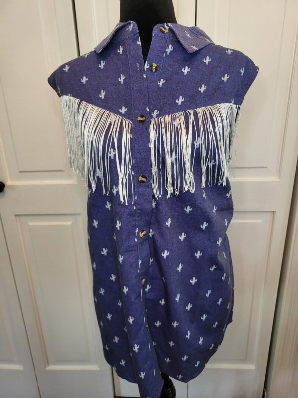 NWT Merigold Kiss Blue Cactus Print Button Up Fringe Sleeveless M Western Rodeo